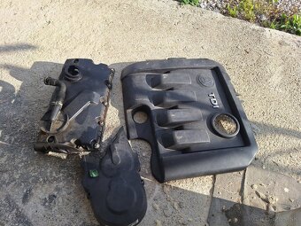 Predám olejovú vaňu a veko motora plus kryt - 7