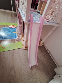 Drevený domček pre barbie s LED ,vytahom a smyklavkou - 7