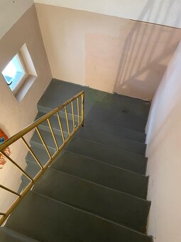 Rodinný dom v obci Banka pri Piešťanoch so záhradou - 7