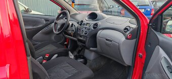 Toyota Yaris 1.0 - 7