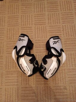 Predám Vestu reebok 10k,Gate reebok 7k,Lakte reebok 10k - 7