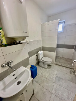 Starší rodinný dom na veľkom pozemku 1273 m2, Brestovany - 7