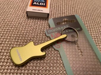 Predám PRE GITARISTOV milý darček-otvárak a prívesok GITARA - 7