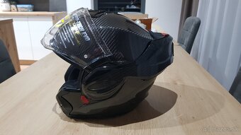 Predám prilbu Scorpion EXO TECH EVO CARBON veľ. L - 7