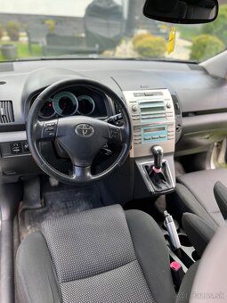 Toyota corola verso 2.2 d4cat - 7