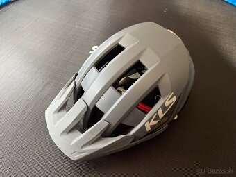 Kellys prilba Outrage - 7