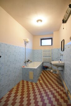 PREDANÉ 5 iz. rodinný dom – Dubnica nad Váhom, garáž - 7