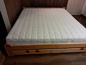 Drevená posteľ s matracom - 7
