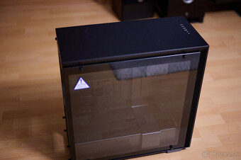 Predám skriňu NZXT H700 - 7