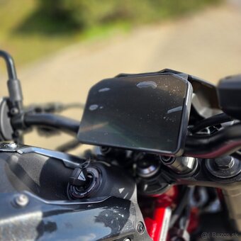 Kawasaki Z900 2025 červená - 7