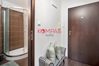 SLNEČNÝ 1 IZBOVÝ BYT S LODŽIOU PO KOMPLETNEJ REKONŠTRUKCII – - 7
