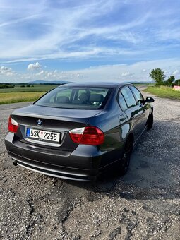 Bmw E90. 320D - 7