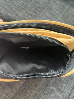 Carhartt taška - horčicová - 7
