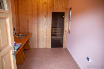 Penzión s tenisovým kurtom, squashovou halou a saunou - 7