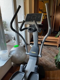 Technogym eliptický trenažér - 7