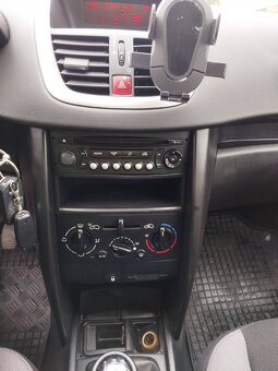 PEUGEOT 207 - 7