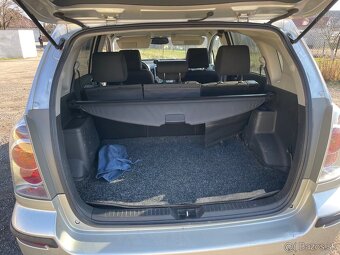 Toyota Corolla Verso - 7