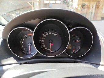 Predám auto Mazda 3 ročník 2006 204 000km - 7