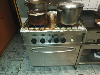 PREDAM CELÉ VYBAVENIE REŠTAURACIE V CENTRE POPRADU. - 7