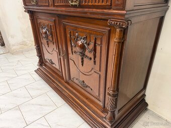 Starožitná masivní skříň - 7