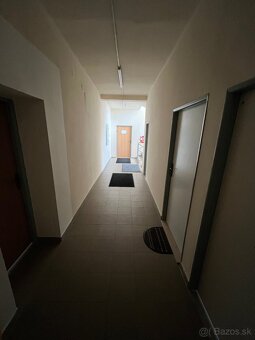 Veľký objekt s administratívnou aj skladovou časťou - 895m2 - 7
