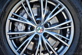 Alfa Romeo Stelvio 2.0 Turbo_BENZÍN Q4_AUTOMAT_280_KONÍ_4X4 - 7