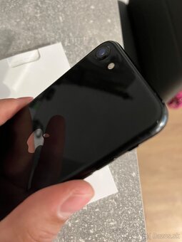 Apple iPhone SE 2020 64 gb - 7