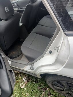 Mazda 323f - 7