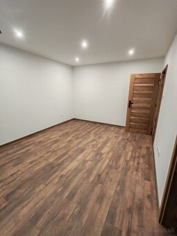 Prenájom - 3 izbový byt s balkónom - 7