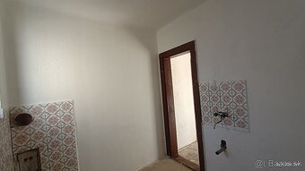 na predaj menší rodinný dom v obcí Bodorová - 7