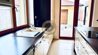 5 izbový rodinný dom vo Veľkom Bieli, moderný a nadštandardn - 7