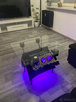 Stôl z motora Mercedes-Benz V6 - 7