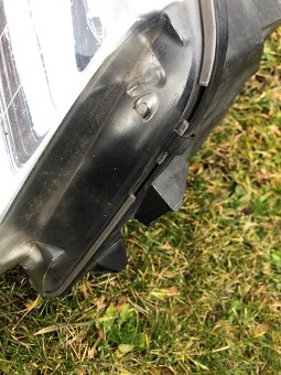 Predám predné svetla do vw T5 vw Touran facelift - 7