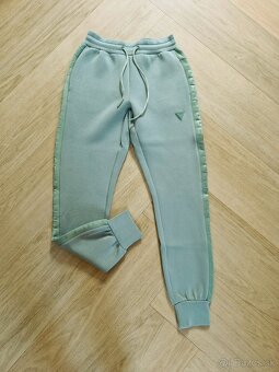 NOVE Guess smotanove,zelene,fialove teplaky - 7