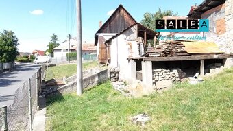 Záhrada o výmere 616m2 a stodola s garážou s výmerou 105m2 v - 7