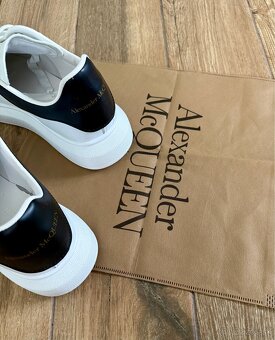 Alexander McQueen 44 - 7