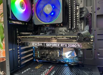Ryzen 7 3800XT \16GB\RTX 2080Ti\SSD\850W Zdroj - 7