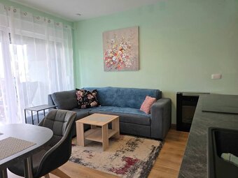 CHORVÁTSKO - 3 izbový apartmán v novostavbe 140 m od mora- V - 7