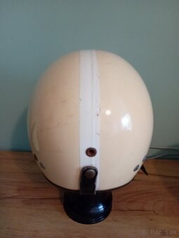 Staré retro prilby - 7