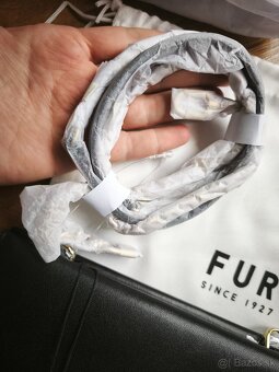 Malá čierna kožená kabelka zn. Furla - 7
