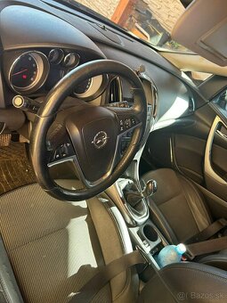 Opel Astra 1.6 бензín, 132 kW, r. 2010 - 7