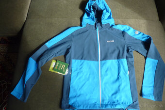 Pekná praktická softšelová bunda, NOVÁ S VISAČKOU, v.164 - 7