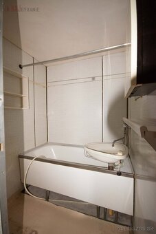 Pôvodný stav - Veľký 2i 68m2 + loggia na sídlisku Roveň - 7