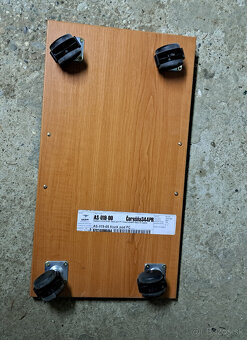 Darujem kancelárske stoly, policu, kontajner, vešiak - 7