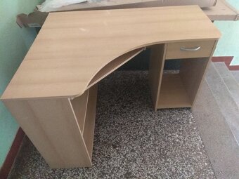 Počítačový stolík  darujem - 7
