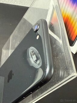 Predám Apple iPhone SE 2022 64GB Black Minimálne známky - 7