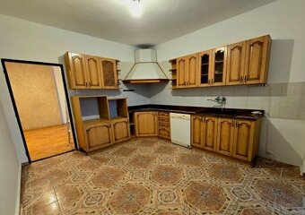 V Štúrove na ulici Petőfi ponúkam na kúpu všestranný rodinný - 7