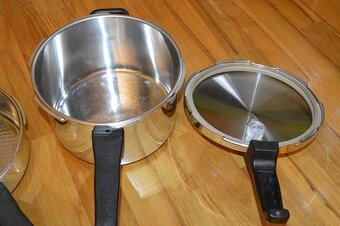 predam KELOMAT tlakovy hrniec, priemer 22cm, objem 2,7 l a 5 - 7