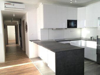 Luxusný 4i byt s fínskou saunou, 60m2 terasou a 3 státia - 7