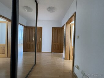 PRAKTICKÝ BYT V TEHLOVOM BYTOVOM DOME s TERASOU A GARÁŽOU - 7